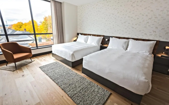 Hew & Draw Hotel