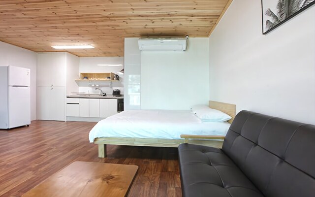 Yeosu Sea Side Pines Pension