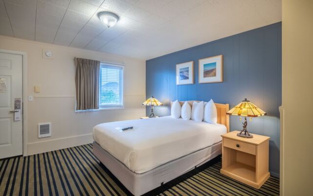 Pacific Reef Hotel & Light Show