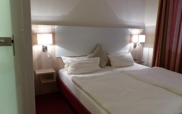 City Hotel by Celina