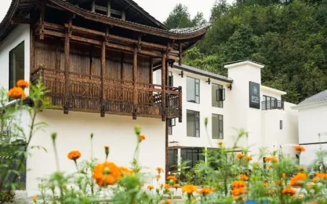 Shambhala Perched Peaks Courtyard Hotel (Zhangjiajie National Forest Park)