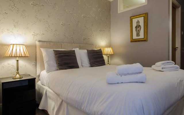 Dukes Folly Hotel