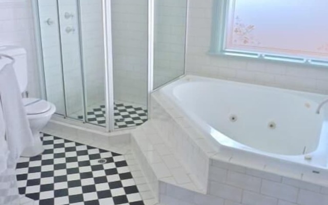 Brice Hill Country Lodge