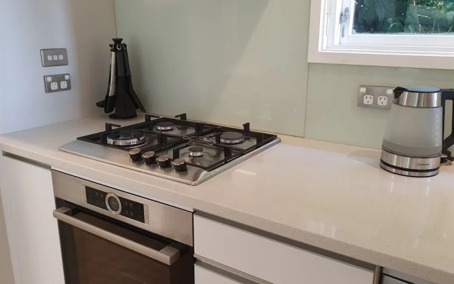 Herne Bay Gem Near Beach - Carpark
