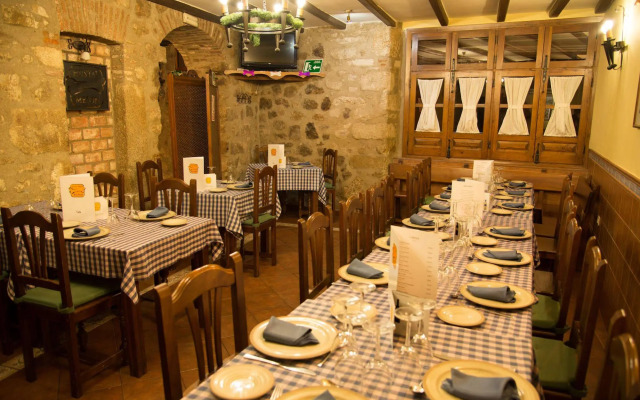 Hostal Hueso