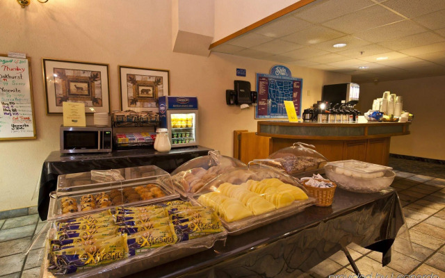 Yosemite Southgate Hotel & Suites