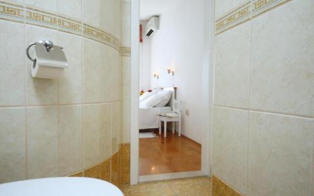 Split on the beach, 2 floors & wide terrace