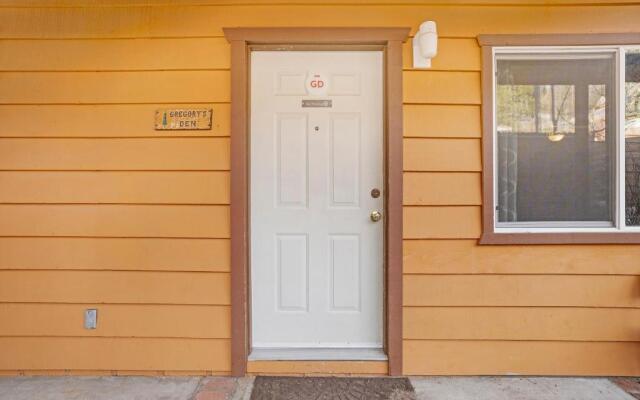 Sleepy Hollow Cabins and Hotel