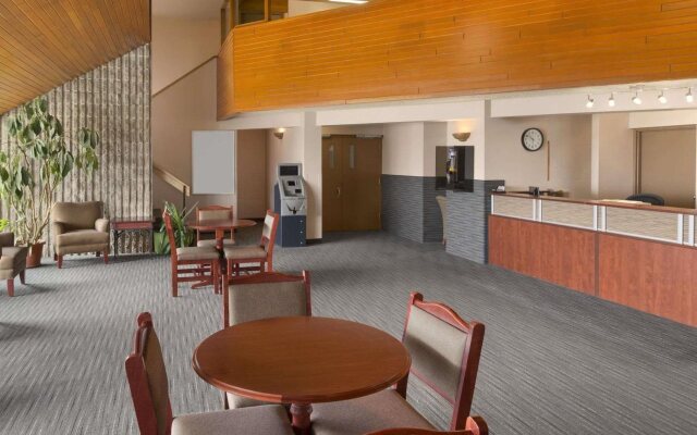 Travelodge Hanna Canada Grey