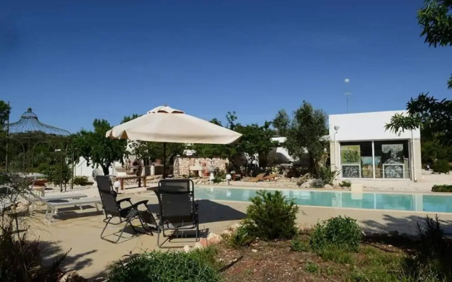 Lamia Tipica con Piscina