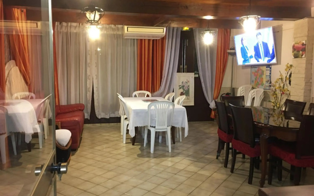 Paris Star Hotel 