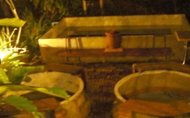 Hut Thapai Resort  Hot Spring