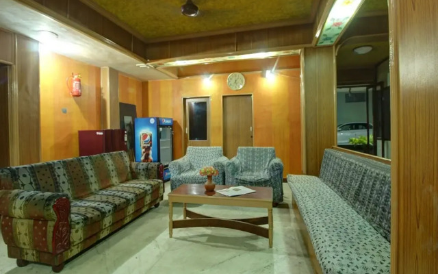 OYO Flagship 31125 Hotel Viknesh