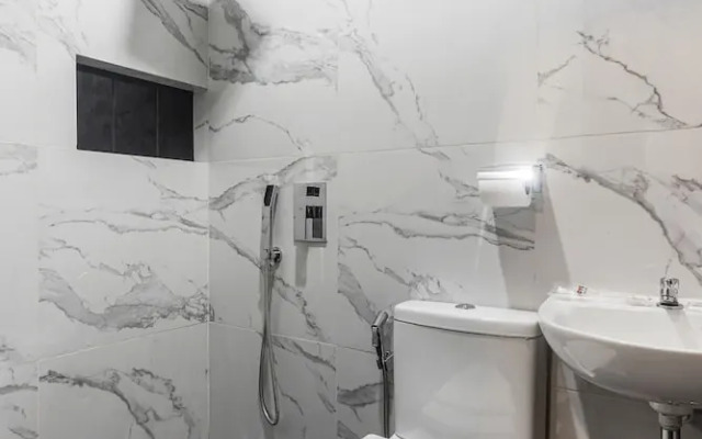 Oyo 241 Airo Hotel