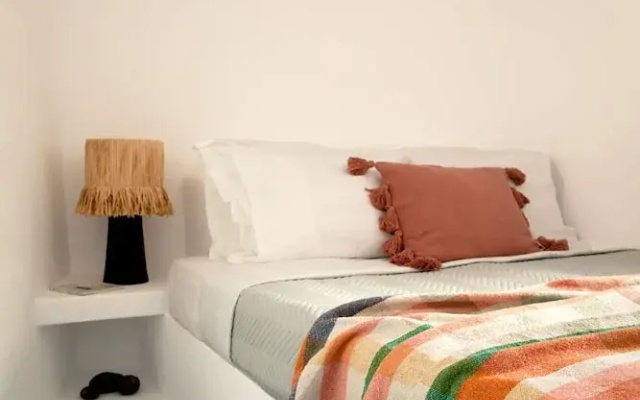 Amphora Charm Suite - Akrotiri Escape