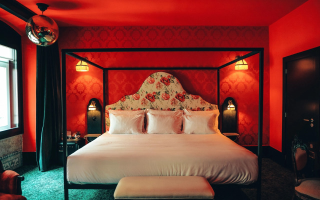 Pensão Amor Madam’s Lodge