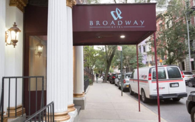 Broadway Hotel & Hostel