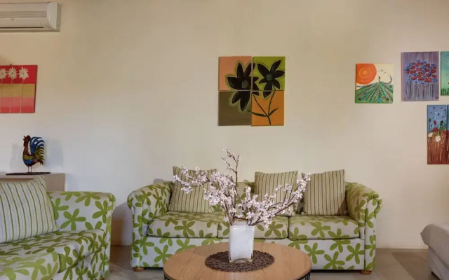 Charming Holiday Home in Maheri