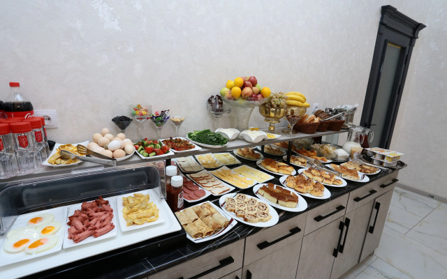 Отель Saroy Palace