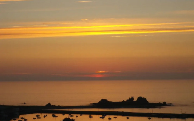Cottage in Plougasnou Near Stunning Beaches