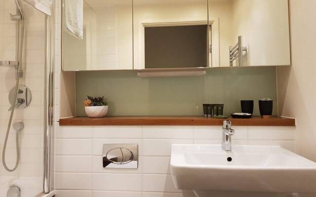 Reading Town Centre Courtyard View Serviced Apartment