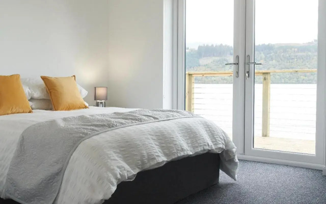 Shoreland Lodges - Holly Lodge