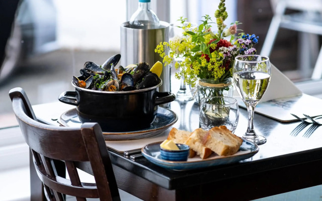 The Upper Largo Hotel & Restaurant