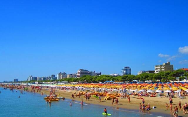 Elegant Villa a few Meters From the Beach