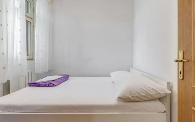 Charming Retreat Holiday Home Mravince With Pool