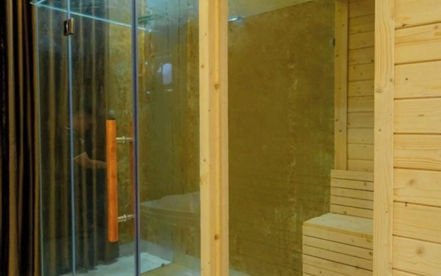 Golden Hotel 2