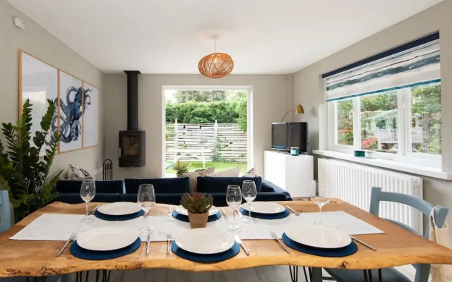 Bosham 3 BR Beach House With Garden Playhouse