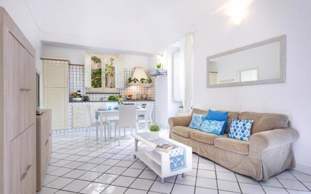 Paper Apartment with Pool