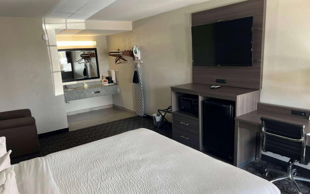 Days Inn by Wyndham Wagoner