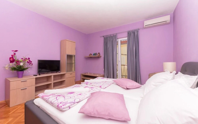 Goran - in the Center of the City - A4 Ljubičasti