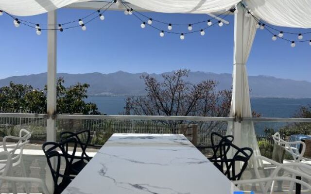 Dali Biyue Sea View Hotel