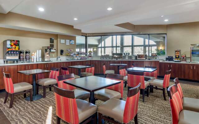 Comfort Suites near Robins Air Force Base