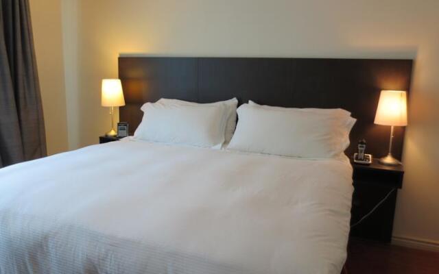 Toronto Luxury Accommodations - 263 Wellington Street West