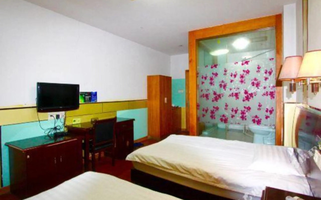 Chenchen Holiday Hostel