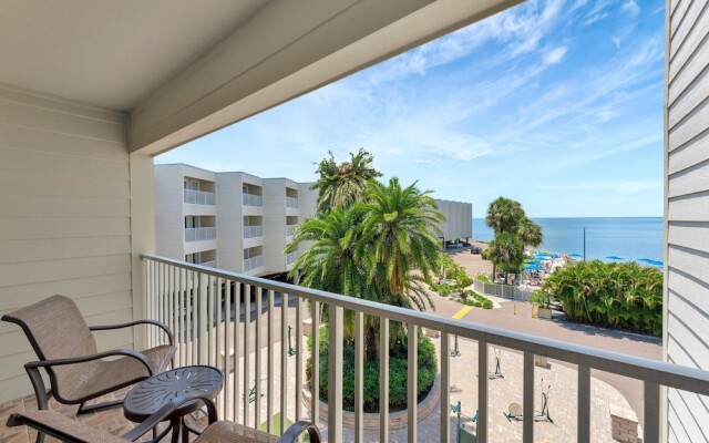 Seaside Luxury Oasis with balcony