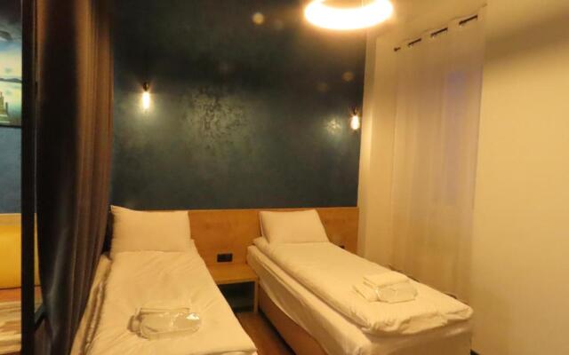 2BR loft apartment near Liberty square
