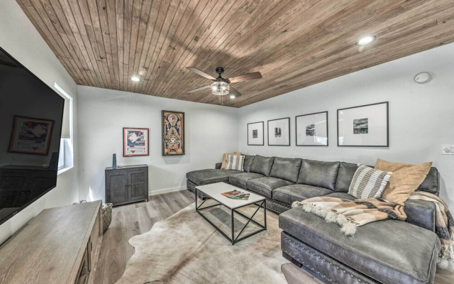 Central Ruidoso Retreat w/ Deck & Game Room!