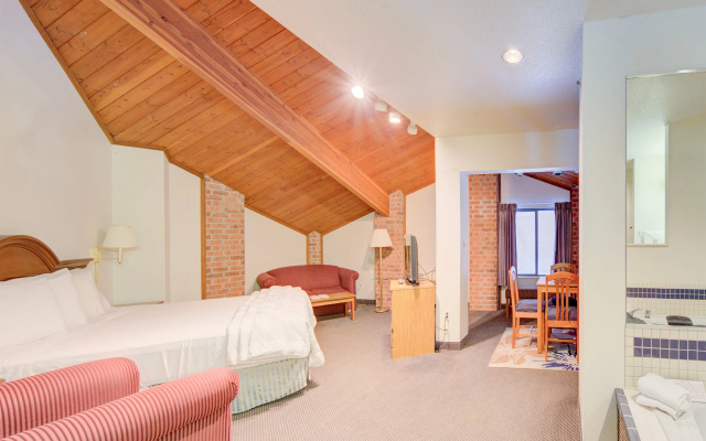 Capital O Amerihost Inn and Suites Fulton Hwy 54 MO