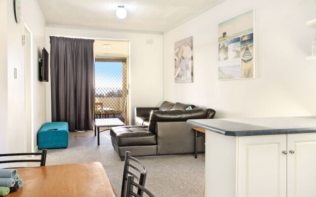 Seaview Sunset Holiday Apartments – Guest Rooms – Adelaide