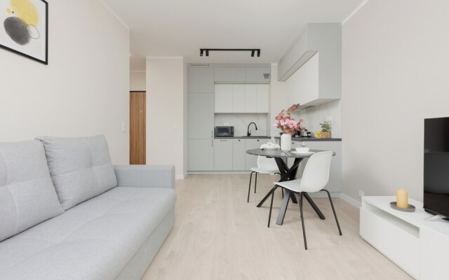Bright & Modern Apartment by Renters