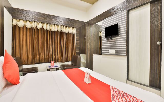 OYO Collection O 11610 Hotel Shreenath