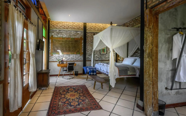Taman Nauli Bed & Breakfast