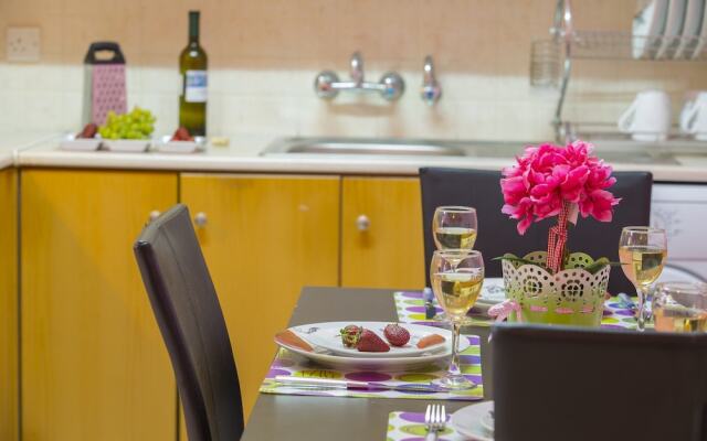 Mackenzie Rose Suite