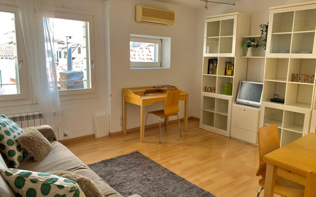 REGINA - ROMANTIC STUDIO near RIALTO