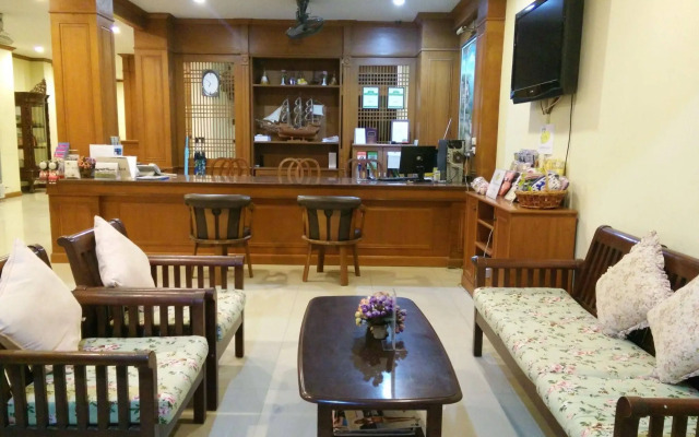 Pranang Flora House