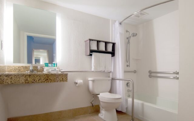 Holiday Inn Express & Suites Nashville I-40 & I- 24